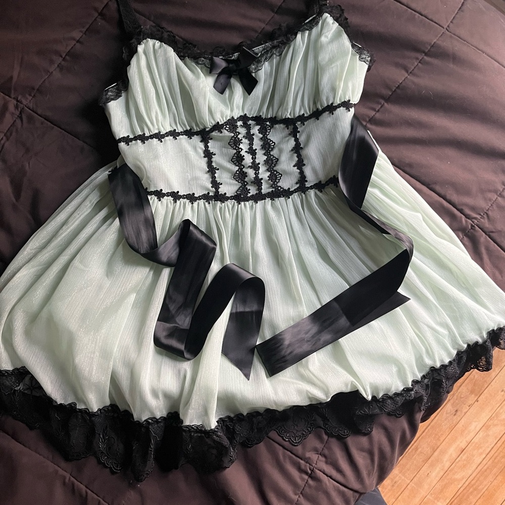 DOLLS KILL Elegant Black and Mint Green Lace Dress XXL